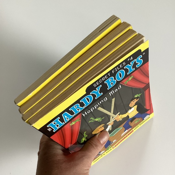 4 Hardy Boys Secret Files books - Picture 2 of 5